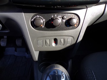 Dacia Sandero II Hatchback 5d Facelifting 1.0 SCe 73KM 2018 DACIA SANDERO 1.2 BENZ, zdjęcie 17