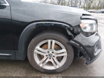 Mercedes GLB 2022 Mercedes-Benz GLB 2022 MERCEDES-BENZ GLB 250 4MATIC 2.0 Benzyna 221KM, zdjęcie 18