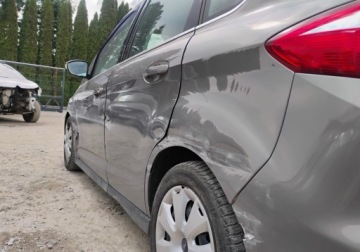 Ford C-MAX II Minivan 1.0 EcoBoost 125KM 2013 Ford C-MAX 2013r, 1.0 Benzyna. Delikatnie przetarty lewy bok. Jezdzi., zdjęcie 25