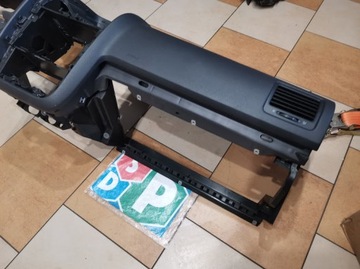 панель приборов, консоль, каркас кабины VW GOLF V