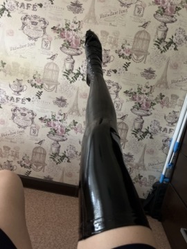 Длинные черные сексуальные латексные чулки