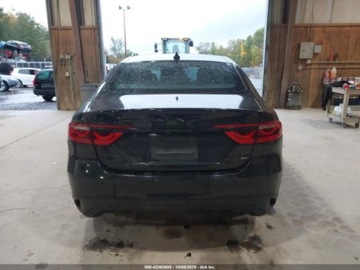 Jaguar XF II 2022 Jaguar XF R-Dynamic SE P300 2022 2.0l 2.0 Benzyna 296KM, zdjęcie 4