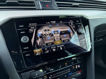 Volkswagen Passat B8 Variant Facelifting 2.0 TDI SCR 200KM 2022 Volkswagen Passat R-Line 4Mot. HarmanKardon LED Matrix Hak Kamera Cofania, zdjęcie 23