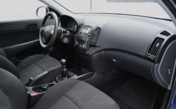 Hyundai i30 I CW Facelifting 1.4 DOHC 109KM 2010 Hyundai i30 GWARANCJA, 2010r, 1.4 Benzyna, ISOFIX, Maly przebieg, Ladnie u, zdjęcie 6