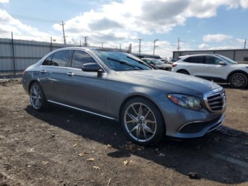 Mercedes Klasa E W213 2017 Mercedes-Benz Klasa E 2017 MERCEDES-BENZ E 300 4MATIC 2.0 Benzyna 241KM, zdjęcie 4