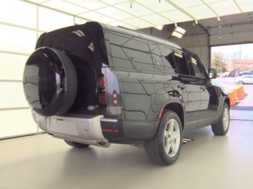 Land Rover Defender IV (L663) 2023 Land Rover Defender 130 SE 2023 3.0 Benzyna 395KM, zdjęcie 3