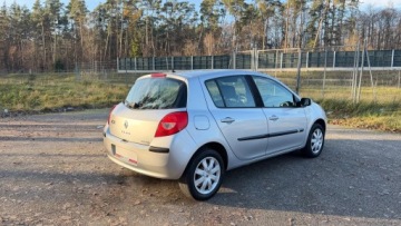 Renault Clio III Hatchback 5d 1.6 i 16V 88KM 2007 Renault Clio Raty 1.6 benz 88KM Klimatronic. bogata wersja Zarej w PL Gwar, zdjęcie 4