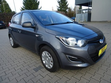 Hyundai i20 I Hatchback 5d Facelifting 1.2 DOHC 85KM 2014 Hyundai i20 Samochód z bardzo niskim przebiegiem, zdjęcie 1