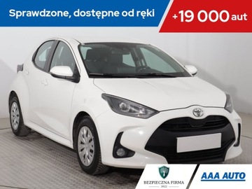 Toyota Yaris IV Hatchback 1.0 VVT-i 72KM 2021 Toyota Yaris 1.0 VVT-i, Salon Polska