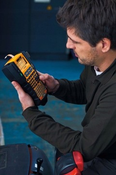 Оригинальная лента Dymo Ind Rhino Polyester 9mm x 5,5 м белый / черный