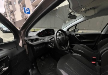 Peugeot 208 I Hatchback 3d 1.2 VTI 82KM 2013 Peugeot 208 Czujniki Parkowania Climatronic Alu Warszawa 1.2 Benzyna 82KM, zdjęcie 5