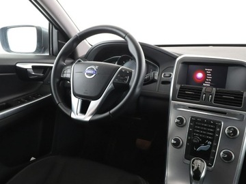 Volvo XC60 I SUV Facelifting 2.0 D3 DRIVE-E 150KM 2017 Volvo XC 60 2.0 D3 Automat Momentum Nawigacja, zdjęcie 15