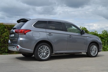 Mitsubishi Outlander III 2019 PHEV 2.4 4x4 NAJBOGATSZA WERSJA, zdjęcie 10