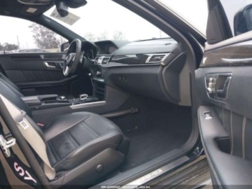 Mercedes Klasa E W212 2015 Mercedes-Benz Klasa E 63 AMG S 4Matic 2015 5.5l 5.5 Benzyna 577KM, zdjęcie 9