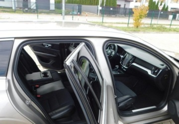 Volvo V60 II  Kombi 2.0 D3 150KM 2019 Volvo V60 z Gwarancja Model 2020r 2.0 Diesel 150KM, zdjęcie 9