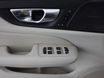 Volvo V60 II  Kombi Facelifting 2.0 B4 B 197KM 2026 2.0 B4 Ultra Dark (197 KM) Podgrzewana kierownica, zdjęcie 14