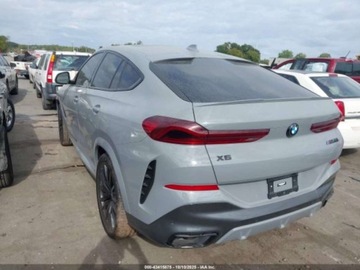 BMW X6 G06 2022 BMW X6 M50i 2022 4.4l 4.4 Benzyna 523KM, zdjęcie 3