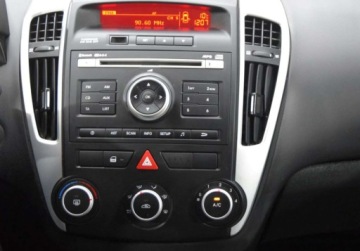 Kia Ceed I Hatchback 5d Facelifting 1.6 DOHC CVVT 126KM 2012 Kia Ceed Polski salon _ 1.6 benzyna 125 KM _ Klimatyzacja _ opony wielosez, zdjęcie 18