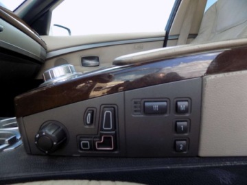 BMW Seria 7 E65 Sedan 750 i 367KM 2005 BMW Seria 7 BIALOLEKA 4.8 V8 Benzyna (367 KM), 2005r prod. KOMIS TYSIAK, zdjęcie 14