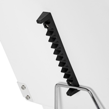 557А косметическое кресло с белыми кюветами