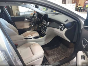 Mercedes GLA I 2019 Mercedes-Benz GLA 2019 MERCEDES-BENZ GLA 250 4MATIC 2.0 Benzyna 208KM, zdjęcie 5