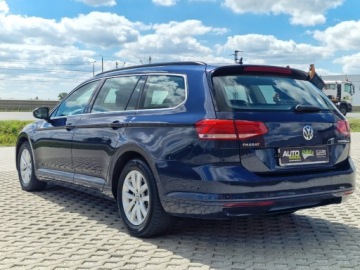Volkswagen Passat B8 Variant 2.0 TDI BlueMotion SCR 150KM 2016 Volkswagen Passat 2.0 150Ps DSG Navi Alu Zarej.PL Gwarancja 2.0 Diesel, zdjęcie 3