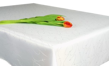 Белая грязеотталкивающая скатерть с веточками, 100х240.