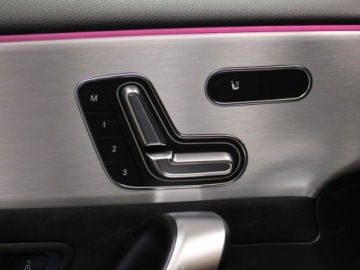 Mercedes Klasa A W177/V177 Hatchback Facelifting 1.3 200 163KM 2025 MERCEDES-BENZ A Klasa 200 AMG Line 1.3 (163KM) 2025, zdjęcie 13