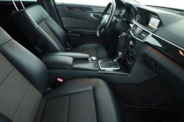 Mercedes Klasa E W212 Kombi 200 CGI BlueEFFICIENCY 184KM 2010 Mercedes E E 200 Kompressor, Automat, Skóra, zdjęcie 6