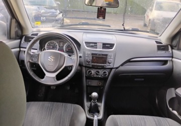 Suzuki Swift V Hatchback 5d 1.2 VVT 94KM 2013 Suzuki Swift 2013r, 1.2 Benzyna. Lekko uszkodzony lewy przod. Jezdzi. 1.2, zdjęcie 5