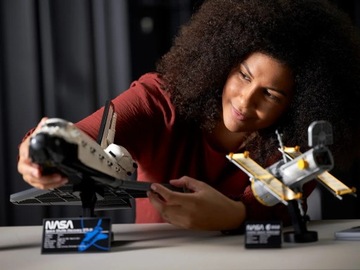 LEGO Icons (10283) Космический шаттл НАСА «Дискавери»