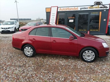 Volkswagen Jetta V 1.6 102KM 2009 Volkswagen Jetta 1,6 mpi 102KM klimatronik grz.fotele.UNITED oplacony 1.6, zdjęcie 4