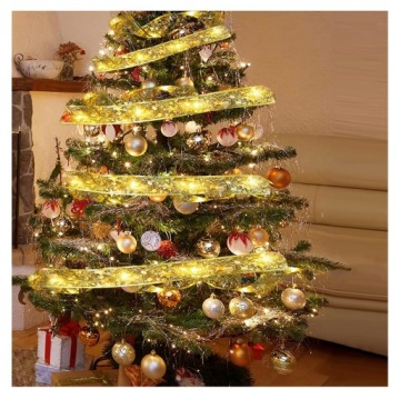 Штора, блестящая золотая лента, елочная подсветка, фонари + БАТАРЕИ типа АА.