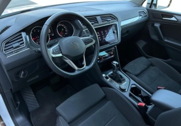 Volkswagen Tiguan II SUV Facelifting 2.0 TSI 190KM 2022 Volkswagen Tiguan 4MOTION Life Pakiety, ACC, , ergoActive z masazem, Kame, zdjęcie 6