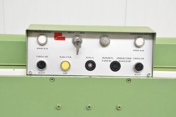 ГИЛЬОТИНА ДЛЯ ОБРАБОТКИ ШПОНА - 3100мм