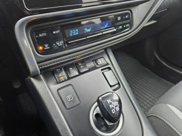 Toyota Auris II Hatchback 5d Facelifting 1.8 Hybrid 136KM 2017 Toyota Auris 1,8 Hybryda 136KM automat kamera, zdjęcie 10