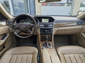 Mercedes Klasa E W212 Limuzyna 250 CGI BlueEFFICIENCY 204KM 2010 Mercedes E 250 CGI Elegance Automat Navi Skóry, zdjęcie 15