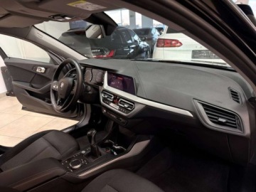 BMW Seria 1 F40 Hatchback 1.5 116i 109KM 2021 BMW Seria 1 Stan salonowy 1.5 Benzyna 109KM, zdjęcie 35
