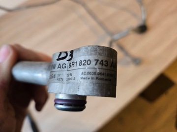 AUDI A1 8X PŘÍVODY KLIMATIZACE 6R1820743A