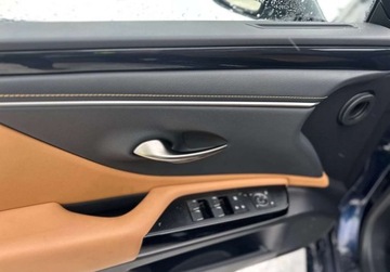 Lexus ES VII (XV70) Sedan Facelifting 300h 218KM 2023 Lexus ES 2.5 Hybryda 218KM 2023r. auto zarejestrowane i ubezpieczone w Pol, zdjęcie 12