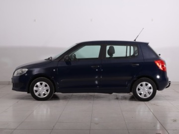 Skoda Fabia II Hatchback Facelifting 1.2 HTP 70KM 2011 Skoda Fabia 1.2 12V, GAZ, Klima, zdjęcie 2