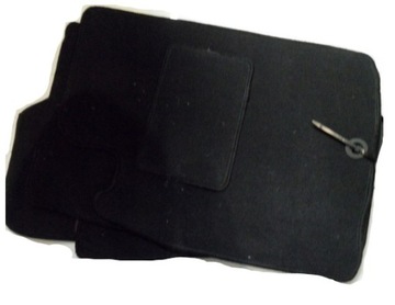 KOMPLET KOBERCŮ VELUROVÝCH PAJERO 01