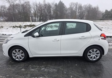 Peugeot 208 I Hatchback 5d Facelifting 1.2 PureTech 110KM 2019 Peugeot 208 1.2 Benzyna 110KM, zdjęcie 3