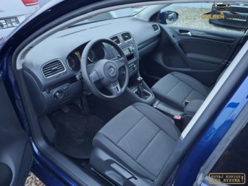 Volkswagen Golf VI Hatchback 5d 1.6 TDI-CR DPF BlueMotion 105KM 2010 Volkswagen Golf 1,6 TDI 105 KM klima elektryka pdc alu oplacony 1.6 Diesel, zdjęcie 9
