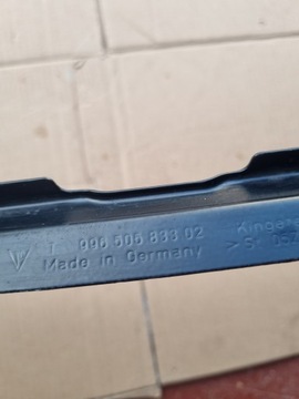 99650583302 LIŠTA ZAKRÝVAJÍCÍ STŘEDNÍ  HORNÍ PORSCHE 996 911