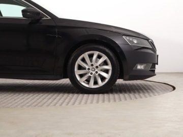 Skoda Superb III Liftback 1.6 TDI 120KM 2017 Skoda Superb 1.6 TDI, Automat, Skóra, Navi, Xenon, zdjęcie 13