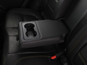 Jaguar F-Pace SUV 2.0 i4D 180KM 2016 Jaguar F-PACE 20d Automat AWD Portfolio Nawigacja, zdjęcie 37