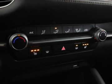 Mazda 3 IV Hatchback 2.0 Skyactiv-G 122KM 2019 Mazda 3 automat navi klima auto grzane fotele, zdjęcie 26