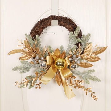 Рождественский венок на входную дверь церкви Св.