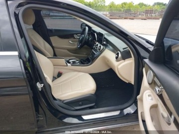 Mercedes Klasa C W205 2015 Mercedes-Benz Klasa C 2015 Mercedes-Benz C-Class 4dr Sdn C 300 Luxury 4MAT, zdjęcie 4